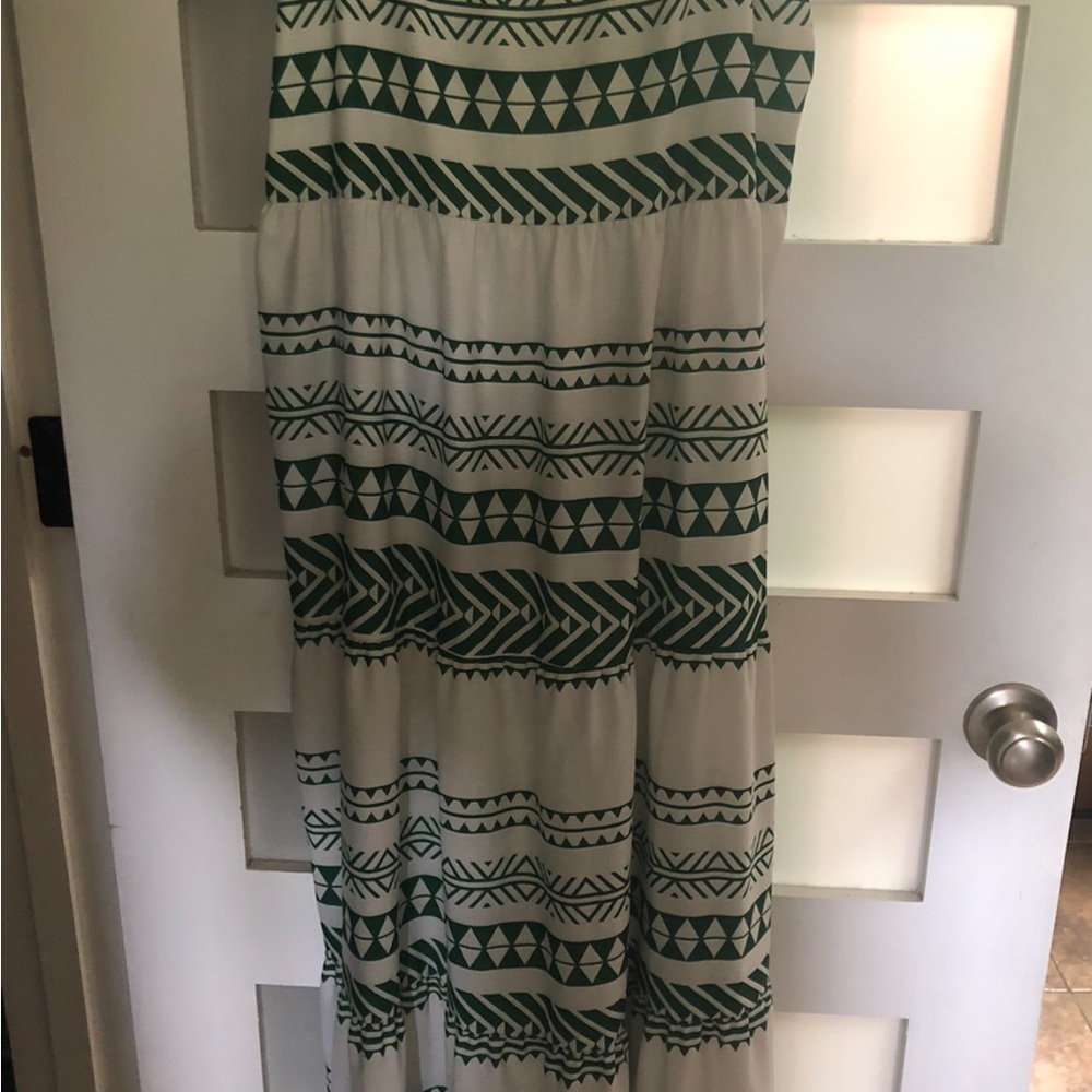 Green and White Patterned Women's Maxi Dress with Spaghetti Straps